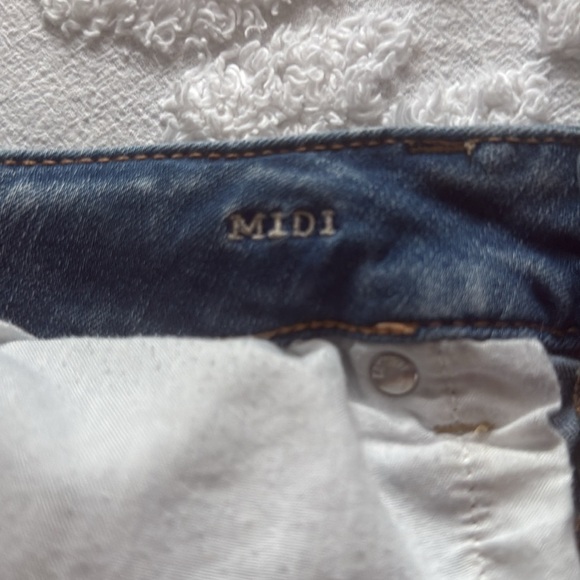 American Eagle Outfitters next level stretch Distressed  Jean Shorts size 8 B26 - Picture 5 of 5